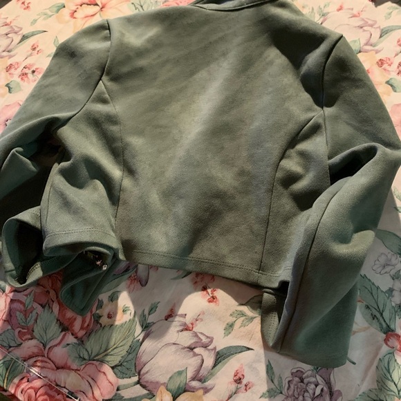 Loved to be Loved Woman’s Crop Jacket Size 12 Ling sleeves and Zipper - Picture 6 of 7